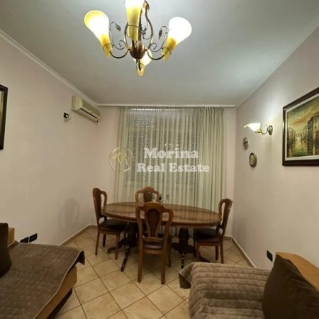 Tirane, jepet me qera apartament 1+1 Kati 3, 50 m² 500 € (Rruga e Barrikadave)