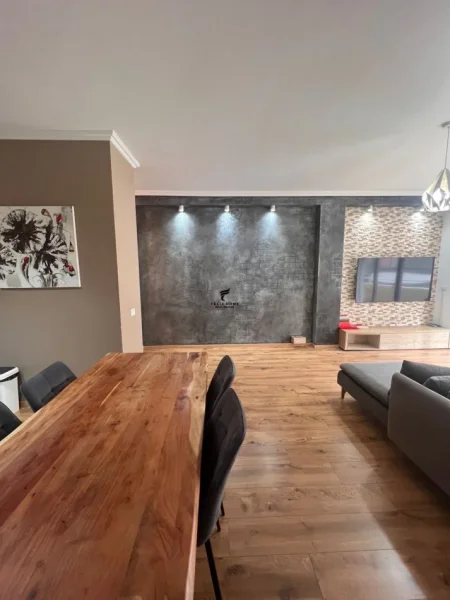 Tirane, jepet me qera apartament 2+1 Kati 4, 90 m² 800 € (KOPSHTI BOTANIK)