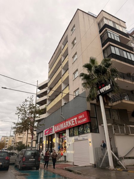 Durres, shes apartament 1+1+Ballkon Kati 5, 95.000 € (HOTEL VIVAS)