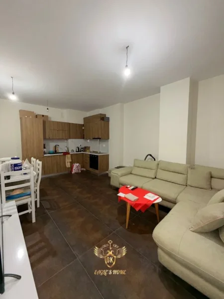 Durres, shes apartament 1+1+Ballkon Kati 5, 95.000 € (HOTEL VIVAS)