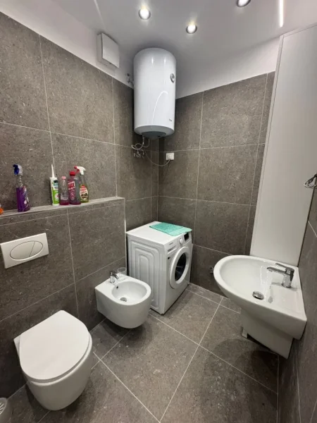 Tirane, jepet me qera apartament 1+1 Kati 3, 64 m² 600 € (kompleksi oassis)