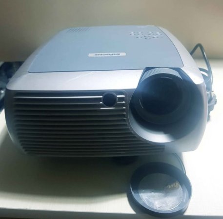 Lushnje, shes Projektorin INFOCUS, 35 mij lek te vjetra.