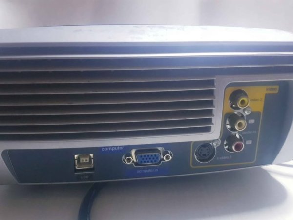 Lushnje, shes Projektorin INFOCUS, 35 mij lek te vjetra.