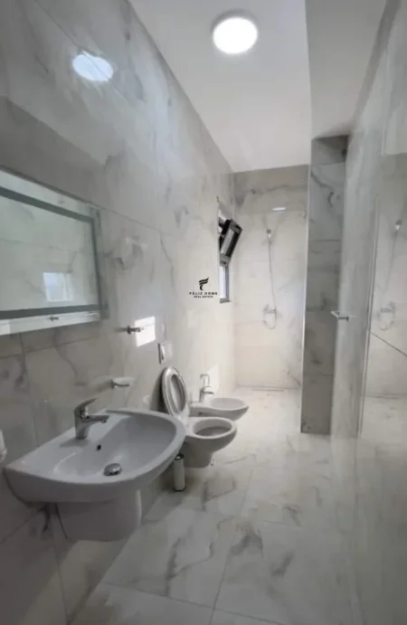 Tirane, jepet me qera apartament 2+1 Kati 8, 85 m² 570 € (ASTIR)