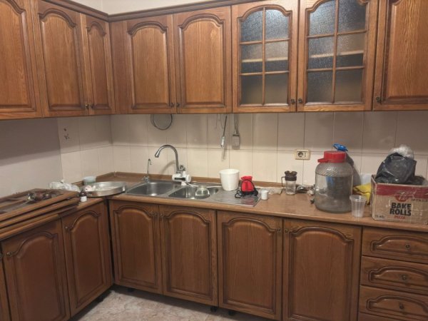 Tirane, jepet me qera apartament 1+1+Ballkon Kati 3, 65 m² 450 € (Farmacia 10)