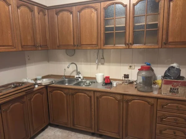Tirane, jepet me qera apartament 1+1+Ballkon Kati 3, 65 m² 450 € (Farmacia 10)