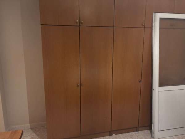 Tirane, jepet me qera apartament 1+1+Ballkon Kati 3, 65 m² 450 € (Farmacia 10)
