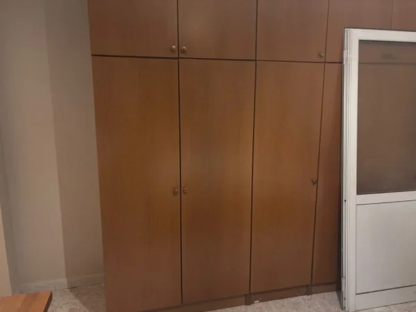 Tirane, jepet me qera apartament 1+1+Ballkon Kati 3, 65 m² 450 € (Farmacia 10)