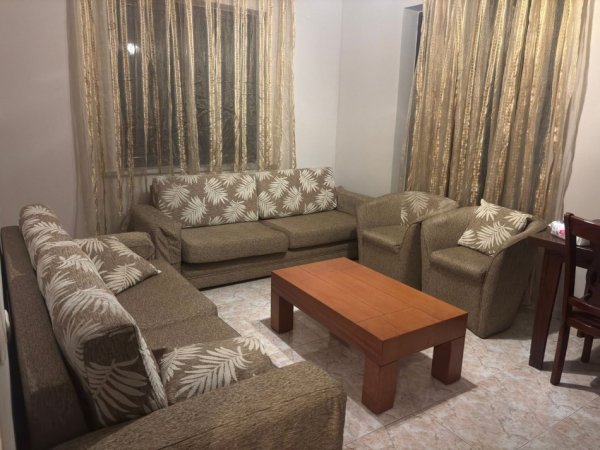 Tirane, jepet me qera apartament 1+1+Ballkon Kati 3, 65 m² 450 € (Farmacia 10)