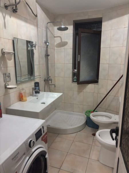 Tirane, jepet me qera apartament 1+1+Ballkon Kati 3, 65 m² 450 € (Farmacia 10)