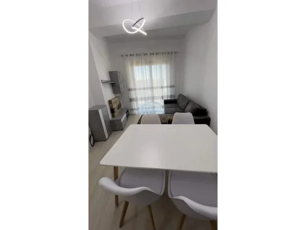 Tirane, jepet me qera apartament 2+1 Kati 8, 78 m² 600 € (unaza re)
