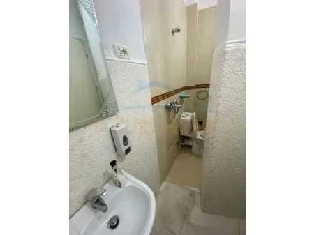 Tirane, shitet ambjent biznesi Kati 3, 38 m² 120.000 € (rruga myslym shyri)