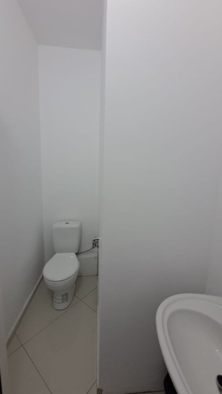 Tirane, jepet me qera dyqan Kati 1, 160 m² 2.000 € (Astir)