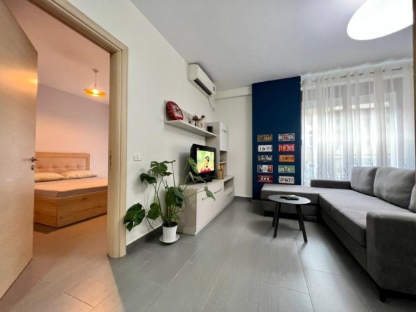Tirane, jepet me qera apartament 1+1+Ballkon Kati 3, 60 m² 650 € (Barrikada)
