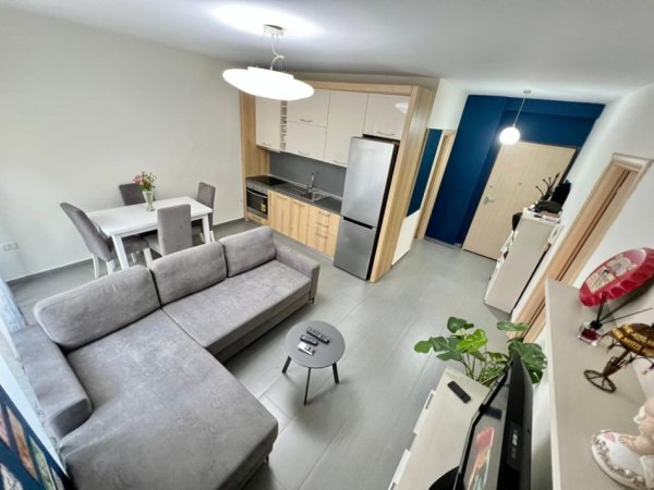 Tirane, jepet me qera apartament 1+1+Ballkon Kati 3, 60 m² 650 € (Barrikada)