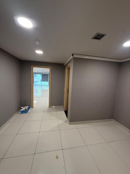 Tirane, jepet me qera zyre Kati 5, 210 m² 3.150 € (Blloku)