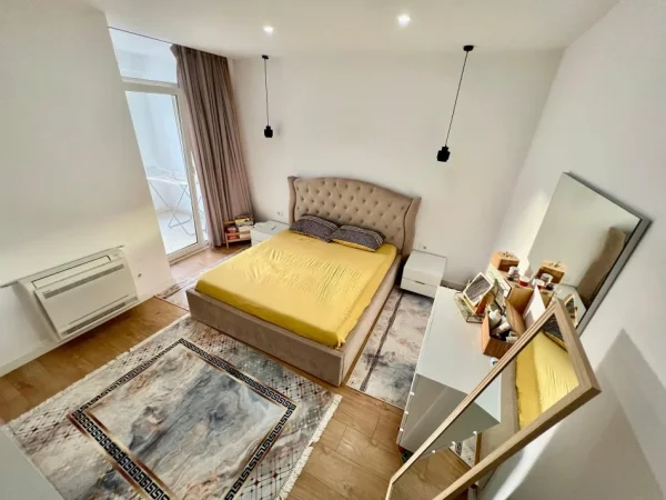 Tirane, jepet me qera apartament 1+1+Ballkon Kati 3, 140 m² 1.100 € (Kodra e Diellit)