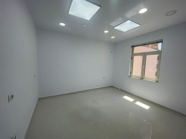 Tirane, jepet me qera zyre , 70 m² 600 € (Blloku)