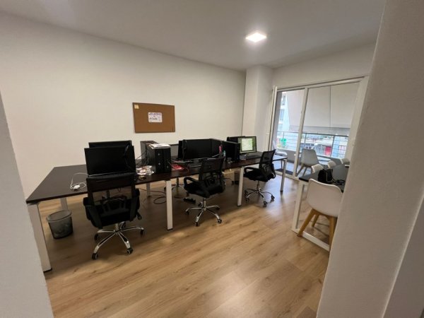 Tirane, jepet me qera nga Pronari, pa-komision zyre Kati 2, 60 m² 600 € (Robert Shvarc)