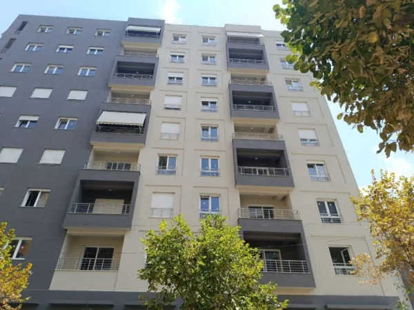 Tirane, jepet me qera nga Pronari, pa-komision zyre Kati 2, 60 m² 600 € (Robert Shvarc)