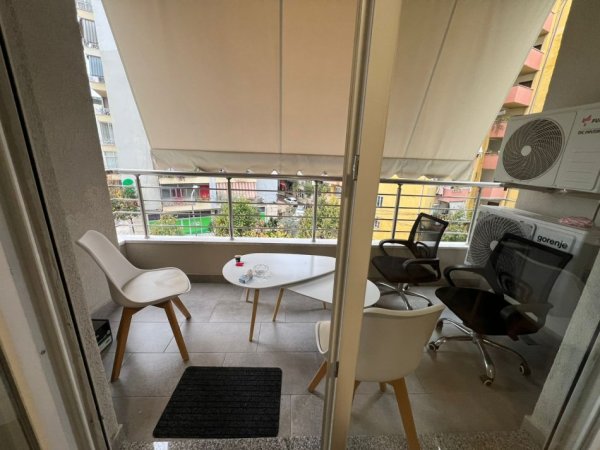 Tirane, jepet me qera nga Pronari, pa-komision zyre Kati 2, 60 m² 600 € (Robert Shvarc)