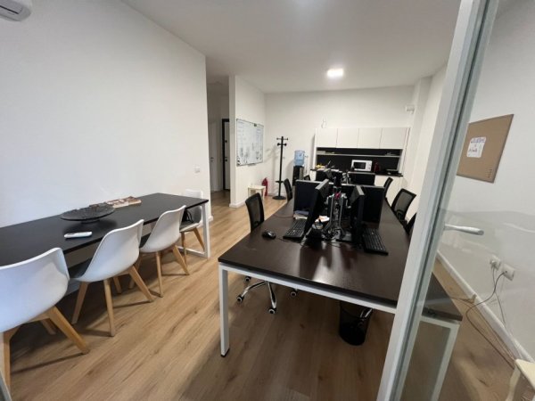 Tirane, jepet me qera nga Pronari, pa-komision zyre Kati 2, 60 m² 600 € (Robert Shvarc)