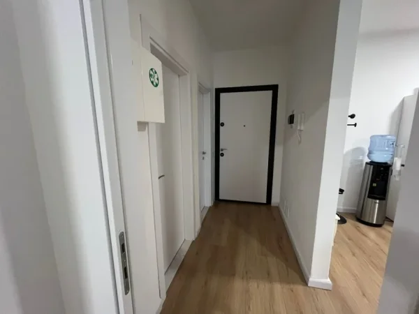 Tirane, jepet me qera nga Pronari, pa-komision zyre Kati 2, 60 m² 600 € (Robert Shvarc)