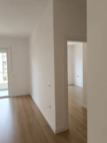 Tirane, jepet me qera nga Pronari, pa-komision apartament 1+1+Ballkon Kati 2, 60 m² 600 € (Robert Shvarc)
