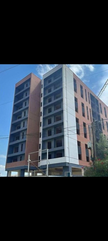 Tirane, shitet apartament 2+1+Ballkon Kati 2, 99 m² 160.000 € (Fusha e Aviacionit)