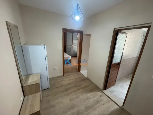 Tirane, jap me qera apartament 2+1+Aneks+Ballkon Kati 3, 70 m² 560 € (Rruga Petro Nini Luarasi, Ish Tregu Elektrik)