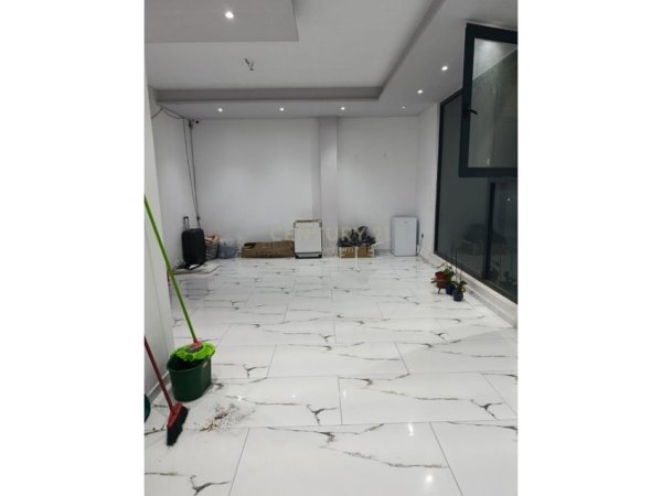 Tirane, jepet me qera ambjent biznesi Kati 2, 107 m² 900 € (misto mame)