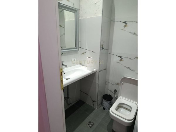Tirane, jepet me qera ambjent biznesi Kati 2, 107 m² 900 € (misto mame)