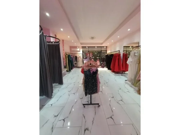 Tirane, jepet me qera ambjent biznesi Kati 2, 107 m² 900 € (misto mame)