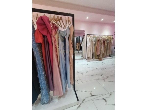 Tirane, jepet me qera ambjent biznesi Kati 2, 107 m² 900 € (misto mame)