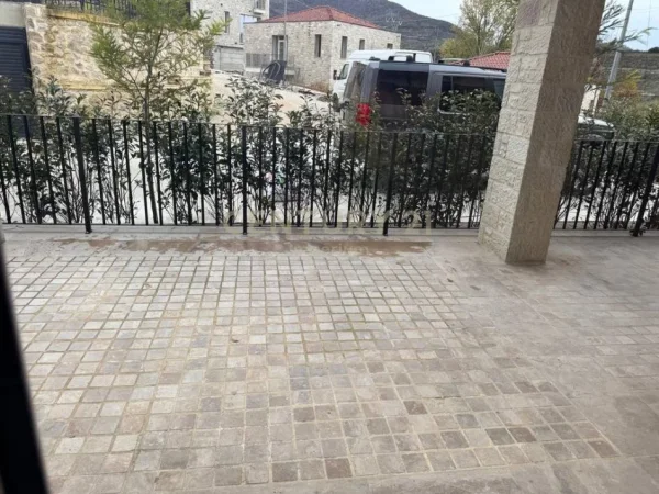 jepet me qera apartament 3+1+Ballkon Kati 2, 250 m² 2.700 € (teg rruga grori)