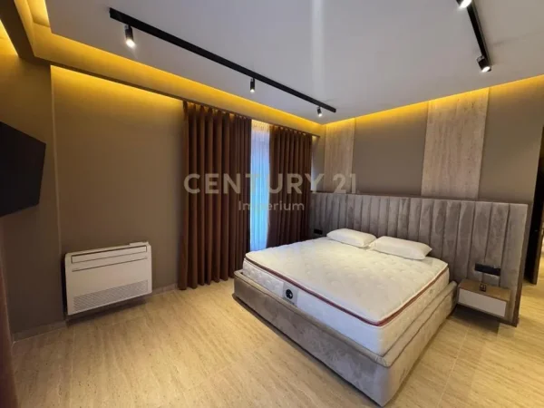 jepet me qera apartament 3+1+Ballkon Kati 2, 250 m² 2.700 € (teg rruga grori)