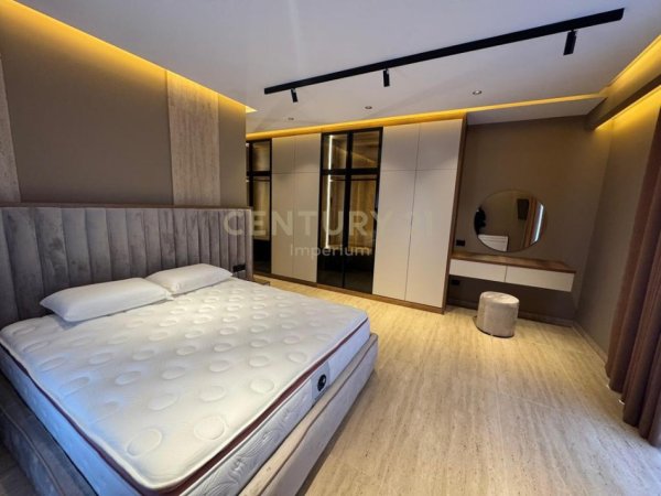 jepet me qera apartament 3+1+Ballkon Kati 2, 250 m² 2.700 € (teg rruga grori)