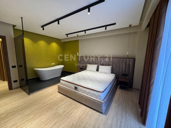 jepet me qera apartament 3+1+Ballkon Kati 2, 250 m² 2.700 € (teg rruga grori)