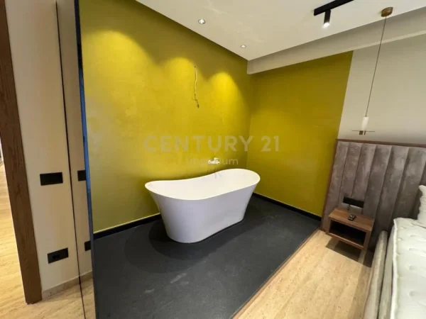 jepet me qera apartament 3+1+Ballkon Kati 2, 250 m² 2.700 € (teg rruga grori)