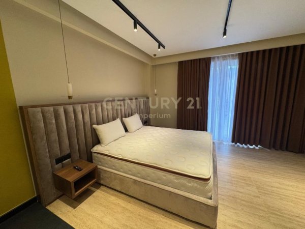 jepet me qera apartament 3+1+Ballkon Kati 2, 250 m² 2.700 € (teg rruga grori)