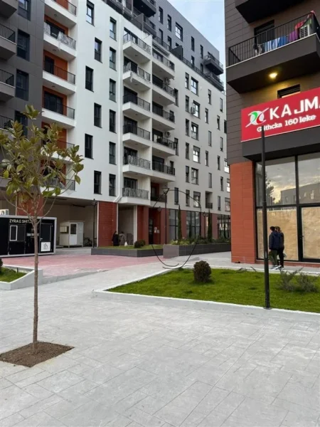 Tirane, jepet me qera 2+1 , 105 m² 600 € 