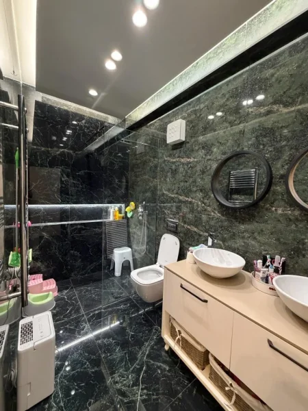 Tirane, shitet apartament 2+1+2+Ballkon , 109 m² 160.000 € (Misto Mame)