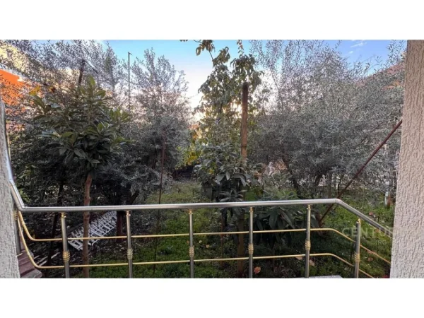 Tirane, jepet me qera apartament 2+1+Ballkon Kati 1, 86 m² 650 € (Rruga fortuzi)