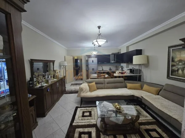 Tirane, shitet apartament 2+1+Ballkon Kati 8, 114 m² 160.000 € (Unaza e Re)