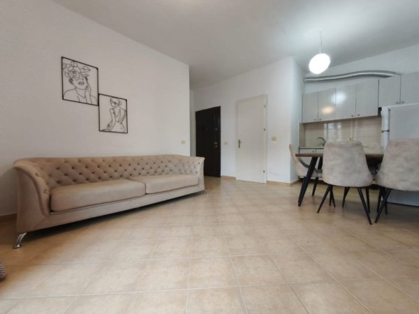 Tirane, jepet me qera 1+1 , 58 m² 400 € 