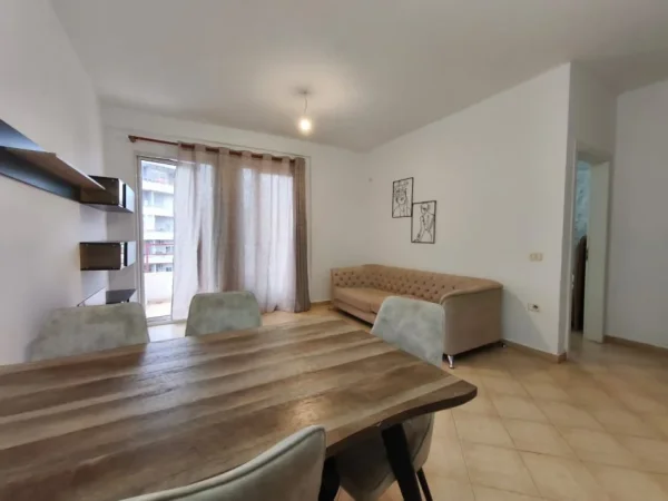 Tirane, jepet me qera 1+1 , 58 m² 400 € 