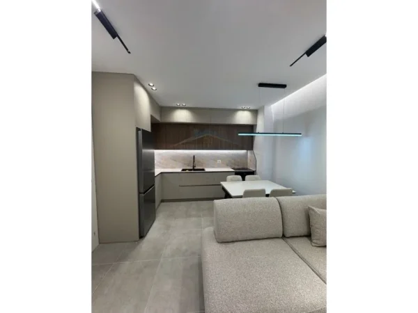 Tirane, jepet me qera apartament 1+1+Ballkon Kati 3, 63 m² 600 € (Unaza e Re)