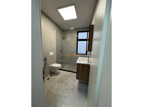 Tirane, jepet me qera zyre Kati 1, 115 m² 1.500 € (Ali Demi)
