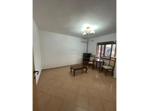 Tirane, shitet apartament 1+1+Ballkon Kati 4, 50 m² 125.000 € (Rruga e Elbasanit)