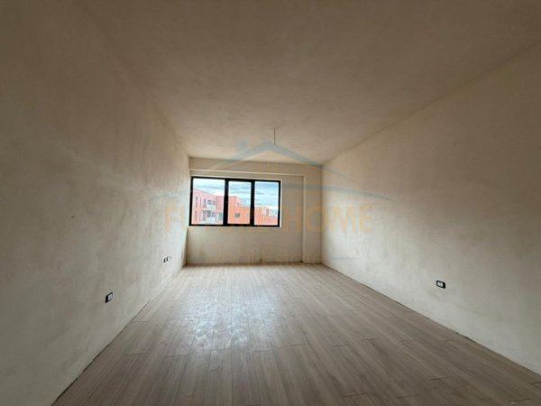 Tirane, shitet apartament 2+1+Ballkon Kati 8, 106 m² 174.500 € (Unaza e Re)
